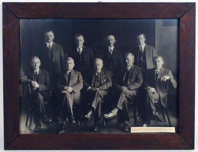  Foto van het bestuur en personeel van Eerste Bedijking der Mijdrechtse droogmakerij., 1934