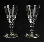  Drinkkelk van glas met wapens van hoogheemraadschap Amstel en Vecht in twee versies, 1992