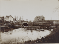 1387 Uitwateringssluis De Vijfsluizen te Vlaardinger-Ambacht (Schiedam) en de Poldervaart, gezien vanaf de westelijke ...