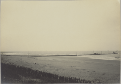 1412 Het zeewaarts verlengen van strandhoofd 10 bij Ter Heijde, 1910/aug/13