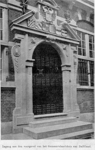 80 Ingang aan de voorgevel van het Gemeenlandshuis van Delfland te Maassluis, 1912