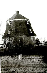 2136 De molen van de Droogmaking in de Oude of Hooge Polder van Pijnacker in de volksmond werd de molen Van der Hoeven ...