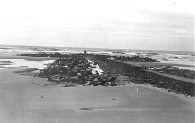 1591 Het voltooide strandhoofd nr. 47 te Scheveningen, gezien naar het noordwesten., 1930