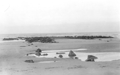 1593 Het voltooide strandhoofd nr. 47 te Scheveningen, gezien naar het noordwesten., 1930