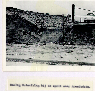 1586 Duinafslag bij de oprit naar Arendsduin te 's-Gravenzande t.g.v. de stormvloeden in november en december 1973., 1973