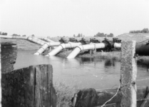 733 Foto's van pompen ten behoeve van noodinlaat bij de Bilderdam uit het Amstel-Drechtkanaal., 1976/juli