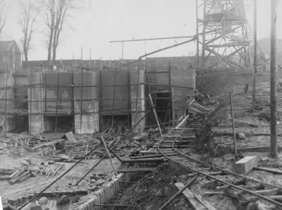 687 Werken aan de onderbouw van het dieselgemaal mr.dr. C.P. Zaaijer te Maassluis., 1926/mei/11