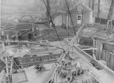 694 Het betonstorten van de vloer van het dieselgemaal mr.dr. C.P. Zaaijer te Maassluis., 1926