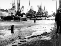 813 De buitenhaven te Maassluis tijdens de stormvloed op 3 januari 1976., 1976/januari/3