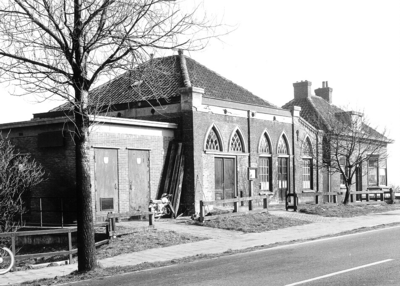 1084 Het oude gemaal met dienstwoning van de Zuidpolder van Delfgauw aan de Rotterdamse weg 189 Caritaatmolensloot., 1964