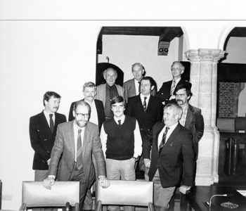 869 Medezeggenschapscommissie in de zaal van de Verenigde Vergadering en vergadering, 1982