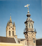 316 Torentje van het Gemeenlandshuis met op de achtergrond de toren van de Oude Kerk te Delft., 1989