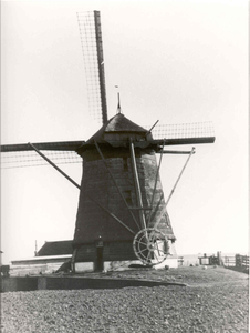 986 Nieuwlandsche molen voor 1940 te Hoek van Holland (kruirad naar voren), 1991