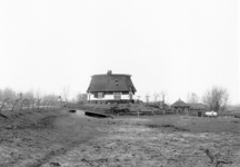 37 Restant molen Klein Delfgauw en de Noordeindseweg in de polder van Biesland : in de noordelijke richting, 1979/oktober