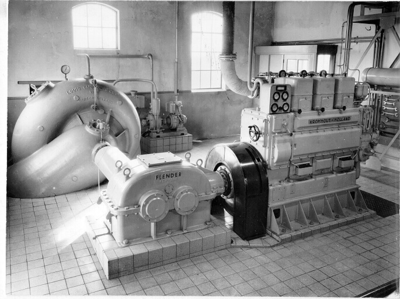 53 Interieur van de machinekamer van het vernieuwde Bovengemaal in de polder Berkel, 1959