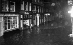 1199 De Keizerstraat te Scheveningen, ondergelopen tijdens de stormramp van februari 1953, 1953