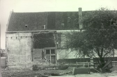 1749 Gemeenlandshuis te Delft: afbraak ten behoeve van nieuwbouw - belending St. Agathaplein / Phoenixstraat, 1972/juni