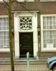 1753 Monumentale ingang voormalige bank Mees & Hope, Oude Delft 165 te Delft, vóór de verbouwing van het ...