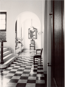 1868 Passage tussen marmeren trap en Albrechthal in gemeenlandshuis te Delft, z.j.