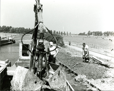 2090 Verbetering van de boezemkade van de polder Vockestaert langs de Vlaardingervaart, 1978