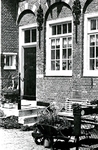 2175 Detail van de achterzijde van het gemeenlandshuis in Maassluis, 1976