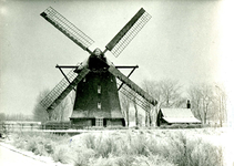 2256 Molen de Vlieger van de Veen- en Binkhorstpolder (Vliegermolen) te Voorburg in de sneeuw, z.j.19851985/februari/16