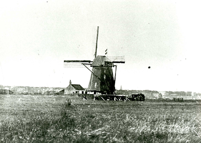 2258 Molen de Vlieger van de Veen- en Binkhorstpolder (Vliegermolen) te Voorburg, z.j.1981/april/13