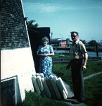 2317 Vermoedelijk molenaar A. Boekestijn met zijn vrouw bij de Groeneveldse molen in de Groeneveldse polder te ...