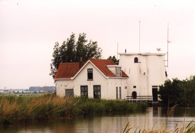 2329 Het gemaal in de molenrestant van de Oude of Grote molen en woonhuis van de Kralingerpolder te Maasland, z.j. (1999?)
