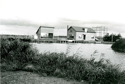 2349 Het nieuwe poldergemaal met bijhorende machinstenwoning van de Oud- en Nieuw Wateringveldsche Polder aan de ...