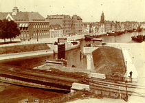 1356 De keersluis in de Oude Haven te Vlaardingen, gezien naar het noorden., (1922?)