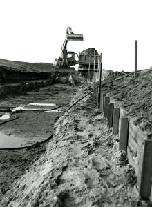 2352 Aanleg sloot bij de Zanddijk in de polder Nieuwland en Noordland te 's-Gravenzande, 1981
