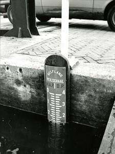 2377 Peilschaal met het maalpeil in Delflands boezem te Schipluiden, 1979/mei/2