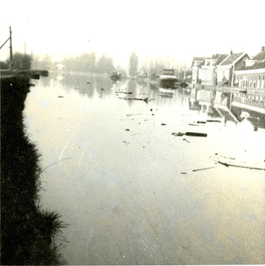 2483 Vervuild en verontreinigd boezemwater bij Schipluiden, 1961