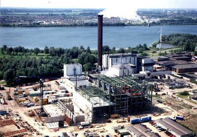 2493 Luchtfoto van de slibverbrandingsinstallatie te Dordrecht in aanbouw, 1992