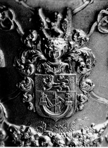 785 Het wapen van hoogheemraad mr. Simon van Beaumont in de hensbeker van 1716., 1972