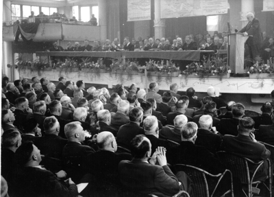 1139 Het derde congres van de Unie van Waterschapsbonden, gehouden in de Rivièrahal te Rotterdam. Achter het ...