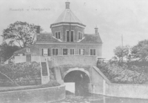1326 De Oranjesluis met sluiswachterswoning te 's-Gravenzande en het Zwethkanaal gezien naar het zuiden., z.j.