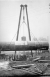 672 Het transporteren van één van de oliereservoirs ten behoeve van het dieselgemaal mr. dr. C.P. Zaaijer te Maassluis., 1927