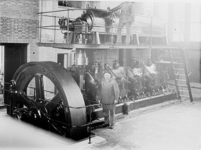 681 Het interieur van de machinekamer van het dieselgemaal mr. dr. C.P. Zaaijer te Maassluis., (1928?)