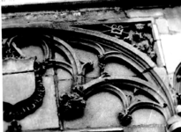 289 Detail van de voorgevel van het Gemeenlandshuis te Delft met de blindboog van het derde raam van links van de ...