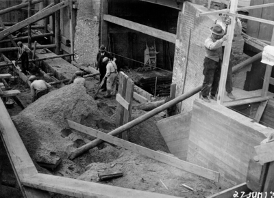 1254 Betonstorten voor de bouw van de keersluis 't Haantje aan het einde van de Kastanjewatering te Rijswijk., 1930