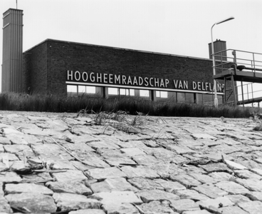 650 Het dieselgemaal Westland te Hoek van Holland. (Rotterdam) met keersluis, gezien naar het zuiden en noorden, (1975?)