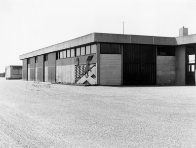 545 Het dienstgebouw Arendsduin te 's-Gravenzande, oostzijde en een gedeelte noordzijde., 1975
