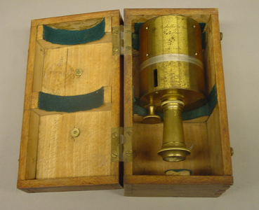 1701 Boussole met eikenhoten stok, landmeterswerktuig voor het verrichten van metingen, c. 1820, 2001