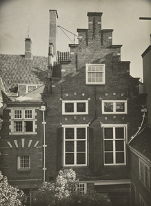 FOTO-000252 Achtergevel van het gemeenlandshuis van Rijnland, 1932