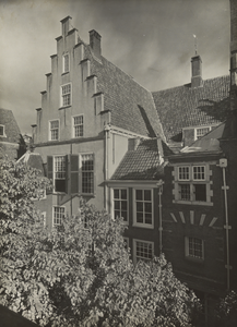 FOTO-000254 Achtergevel van het gemeenlandshuis van Rijnland, 1932