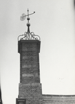 FOTO-000287 Windvaan op de westelijke topgevel van het gemeenlandshuis van Rijnland, 1965