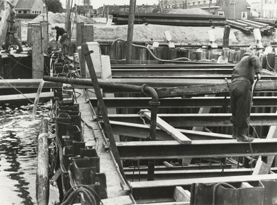 FOTO-000332 De Voorhouterbrug in aanbouw, 1963