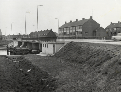 FOTO-000335 De Voorhouterbrug in Rijnsburg, 1967